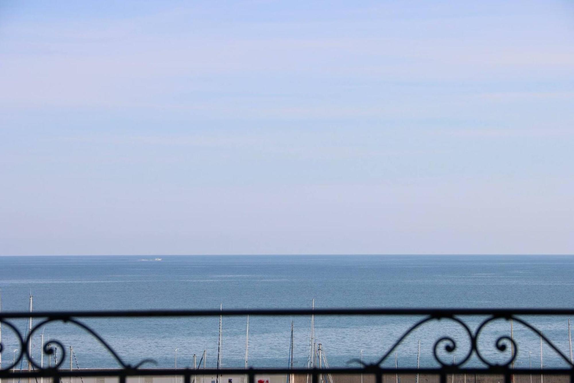 "Le Grand Hotel" Prestigieux Et Unique, Vue Mer Ментона Экстерьер фото